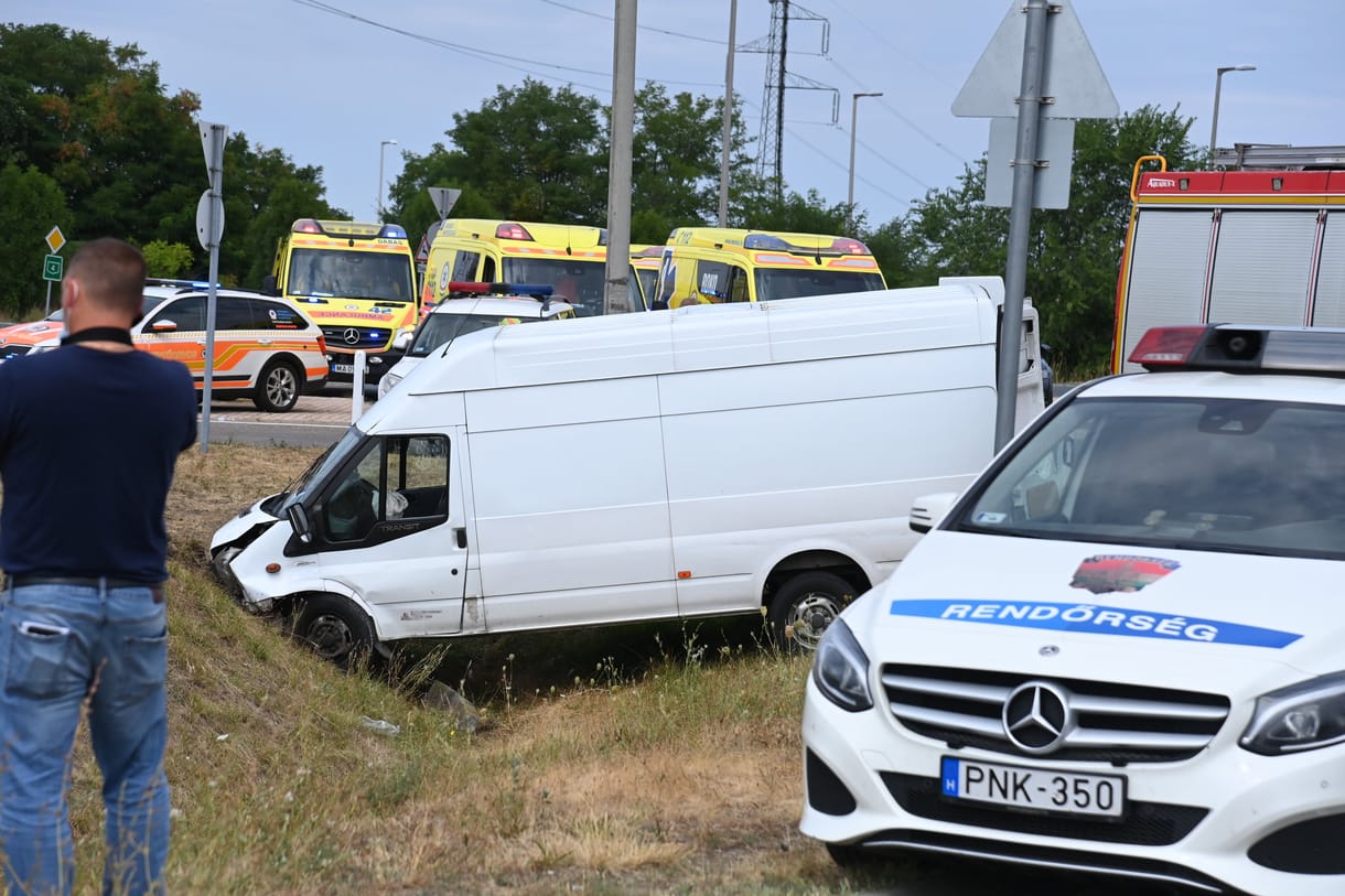 Menekültek a rendőrök elől, puff, árok, aztán még nekem kellett a roncsért menni – autókölcsönzők küzdelme az embercsempészekkel
