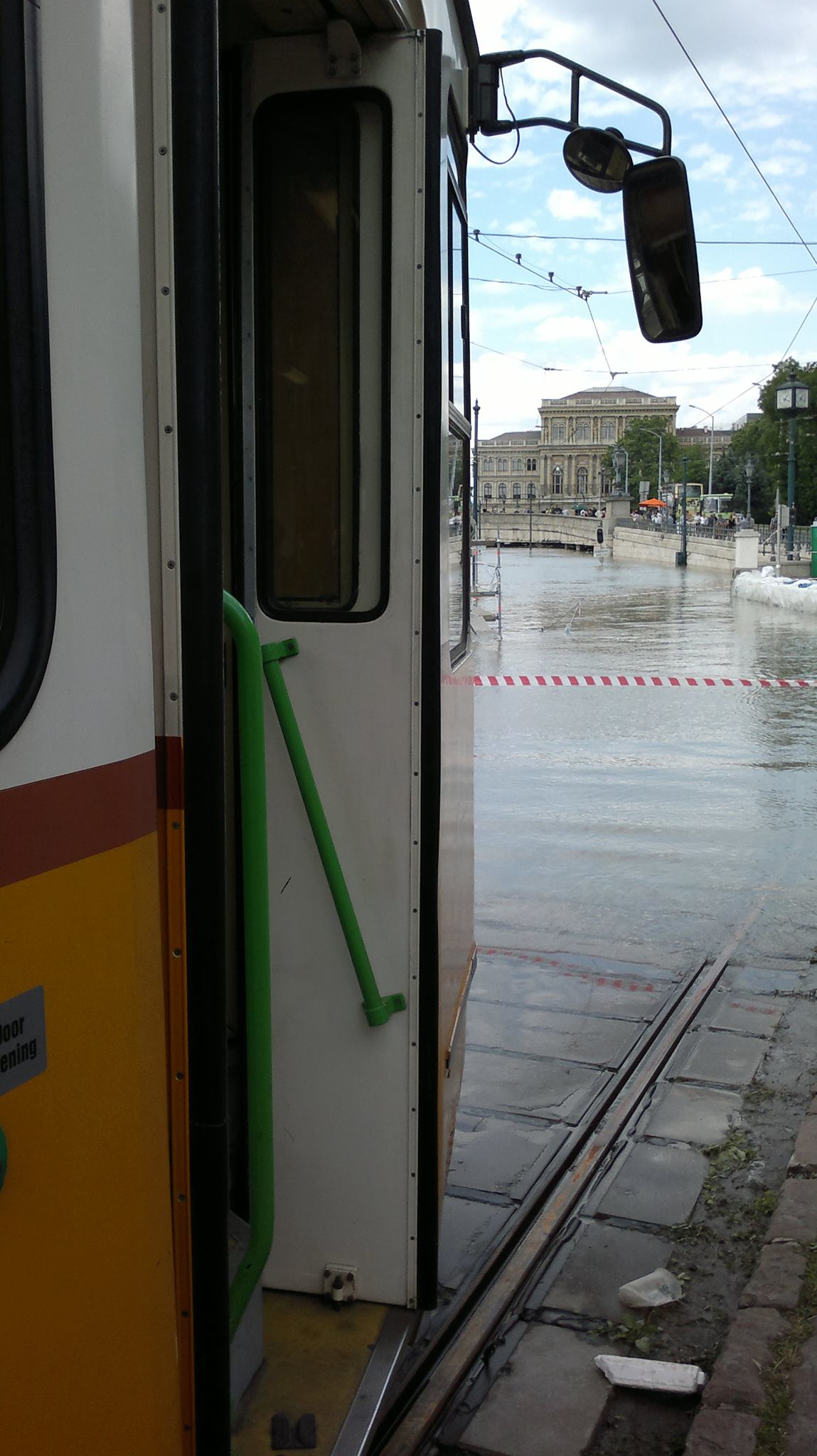 Fotó: végállomás a Duna, ide fut a 2-es villamos