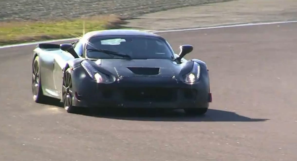 Lehengerlő a Ferrari új szuperautója - kémvideó