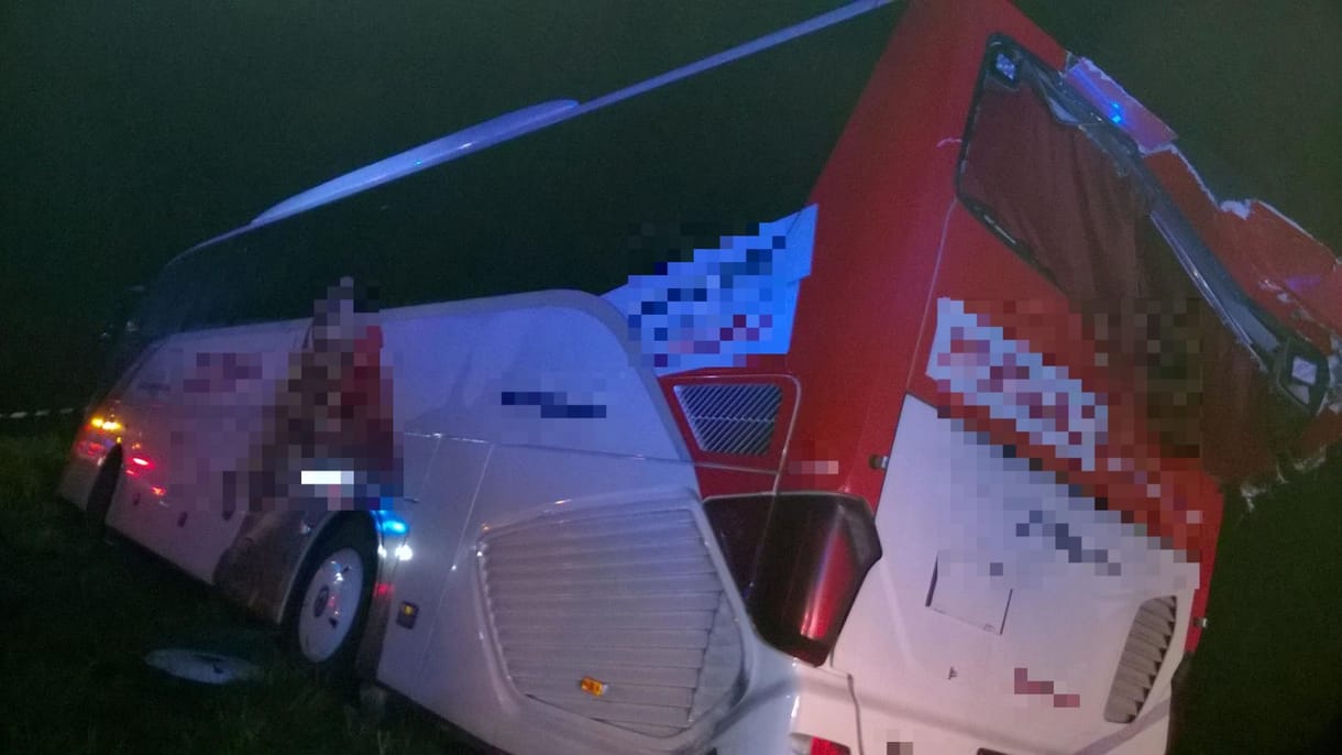 Büntetőeljárást indított a rendőrség a szombat este árokba hajtott busz ügyében