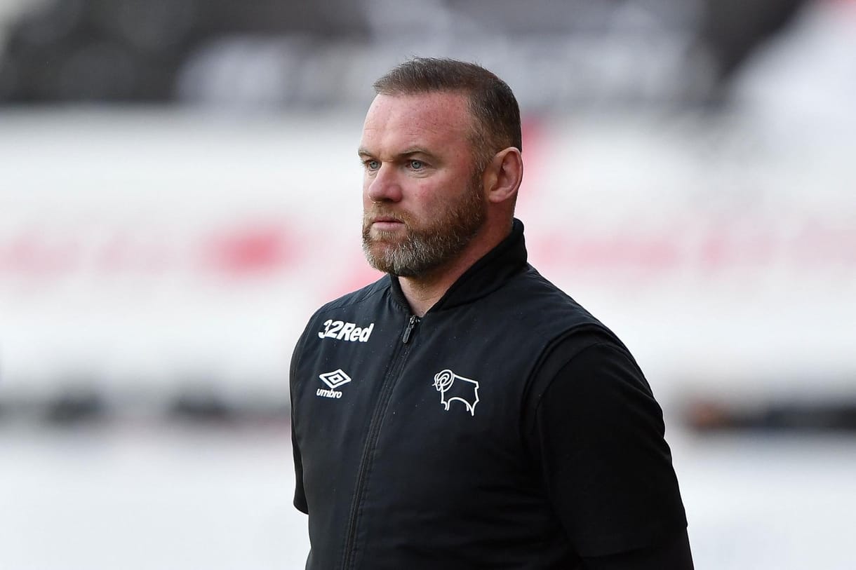 A házas Wayne Rooney átbulizott egy éjszakát három 21 éves nővel, de állítja, szex nem volt