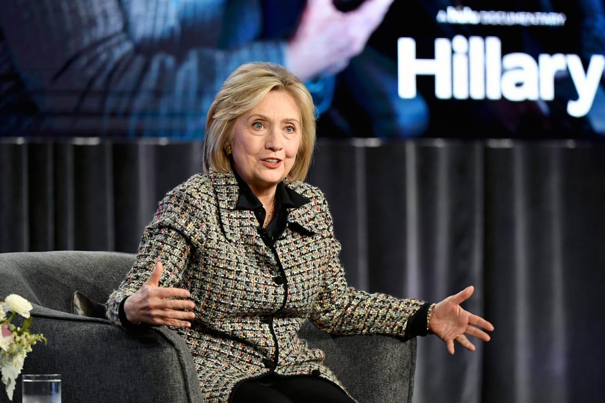 Hillary Clinton könyvet ír