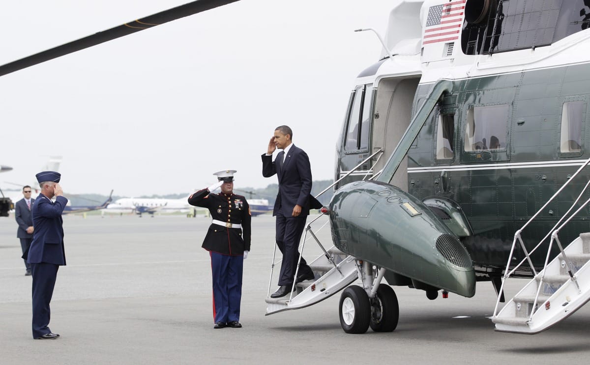 Obama fogadta a helikopterben lelőtt 30 katona koporsóját