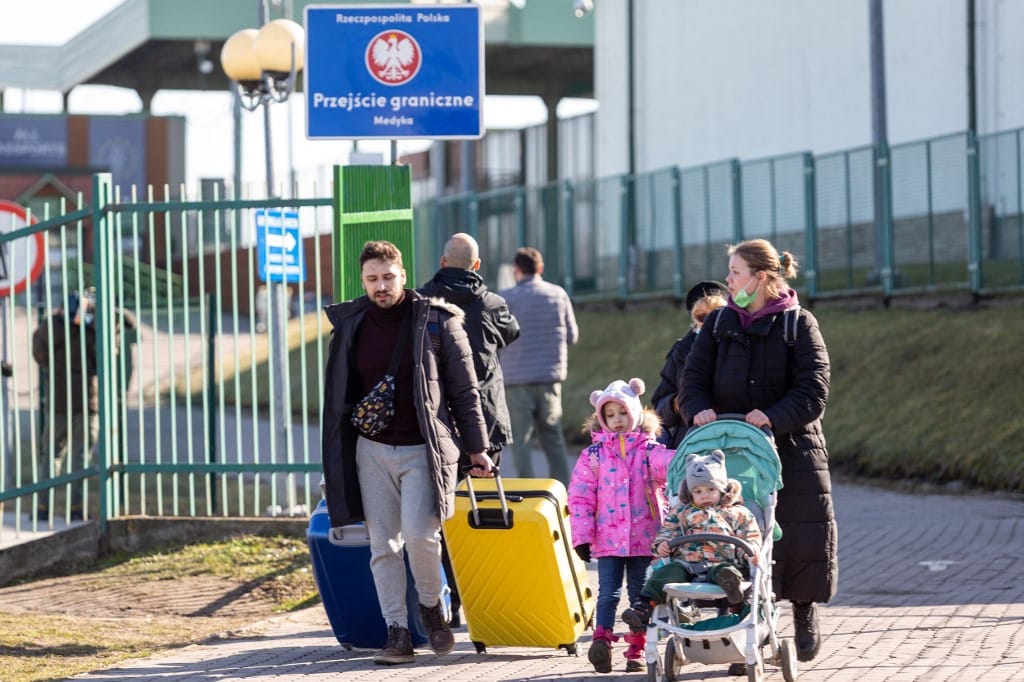 A háború elől menekülteknek 90 nap után a Fidesz szabályai szerint vissza kellene menniük Kijevbe menekültkérelmet benyújtani