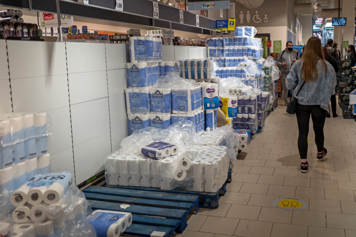 Ismét roham indult a vécépapírért Németországban