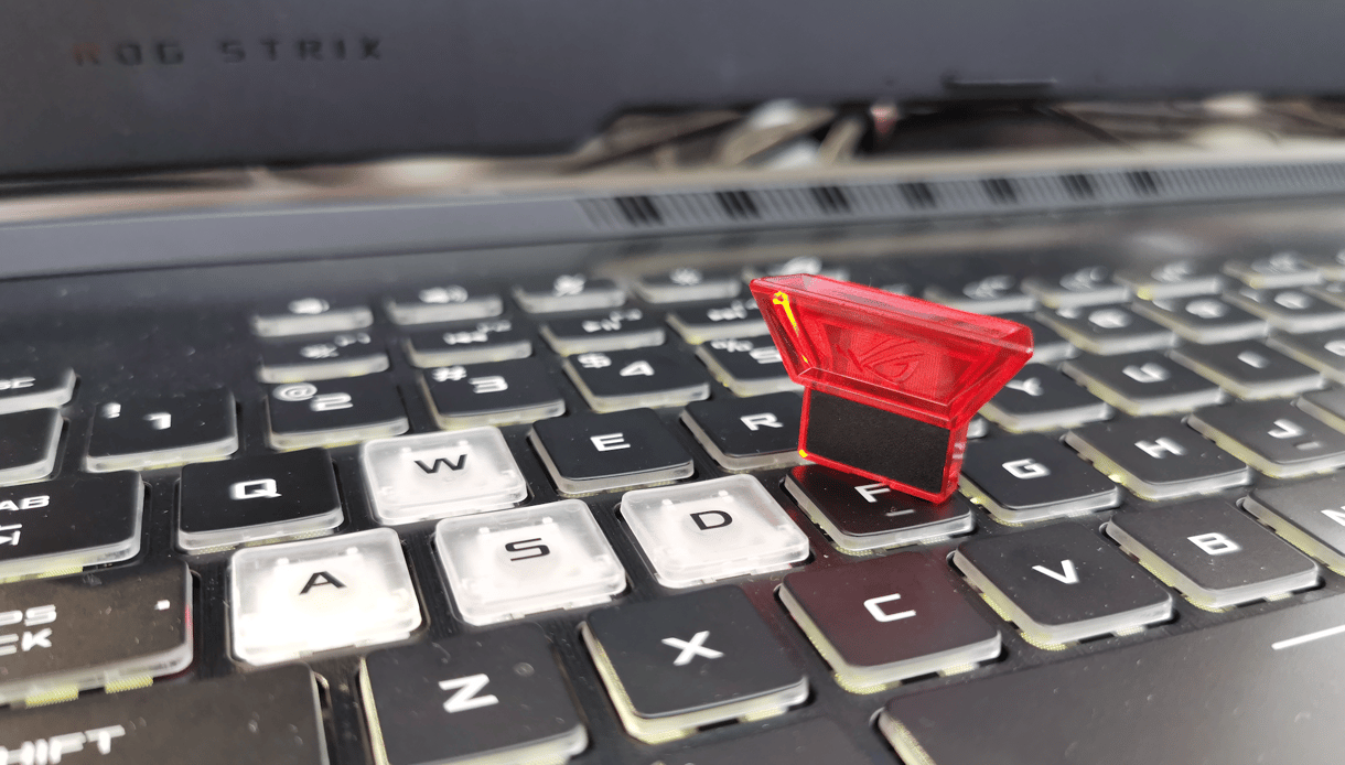 Megjöttek az Asus bivalyerős laptopjai, amiken minden elfut