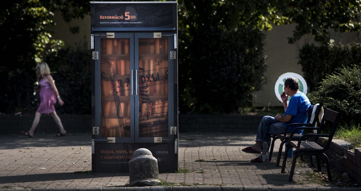 Minek könyvet lopni, ha el is lehet venni?
