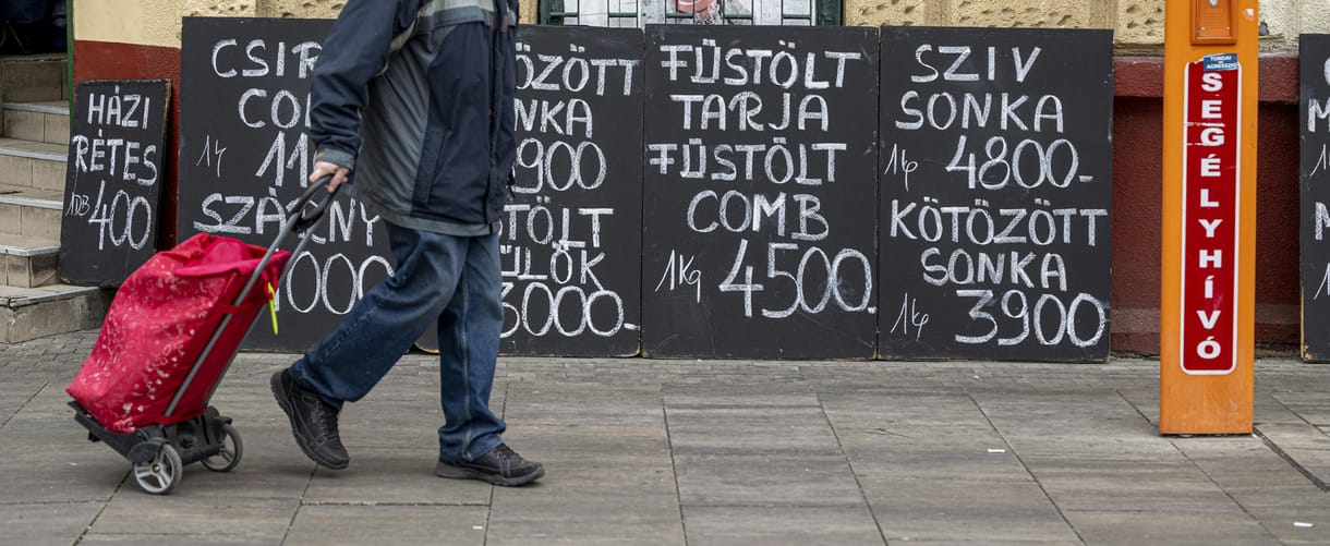 Magyarország anomália az EU-ban: sokkal többet költünk, mégis sokkal kevesebbet vásárolunk