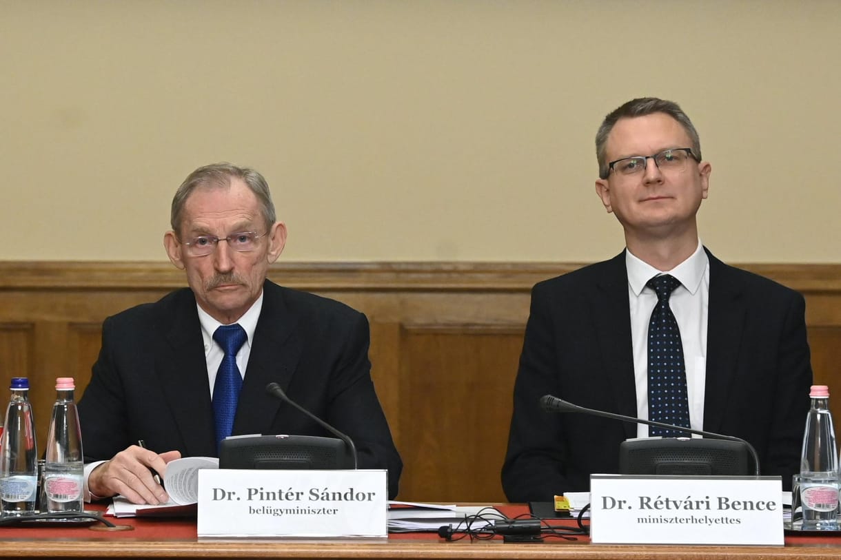Pintér: Az orvosbérek 37 százalékát fogják keresni a szakápolók
