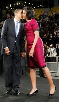 Obamánénak nagy a kufferja?