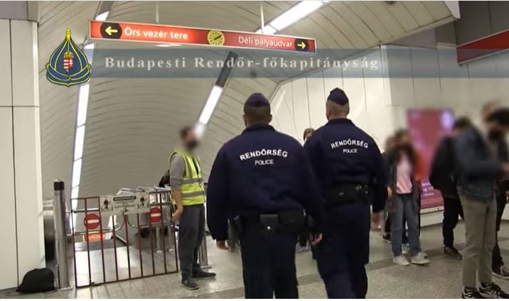 Rendőrök intézkedtek az M2-es metró vonalán