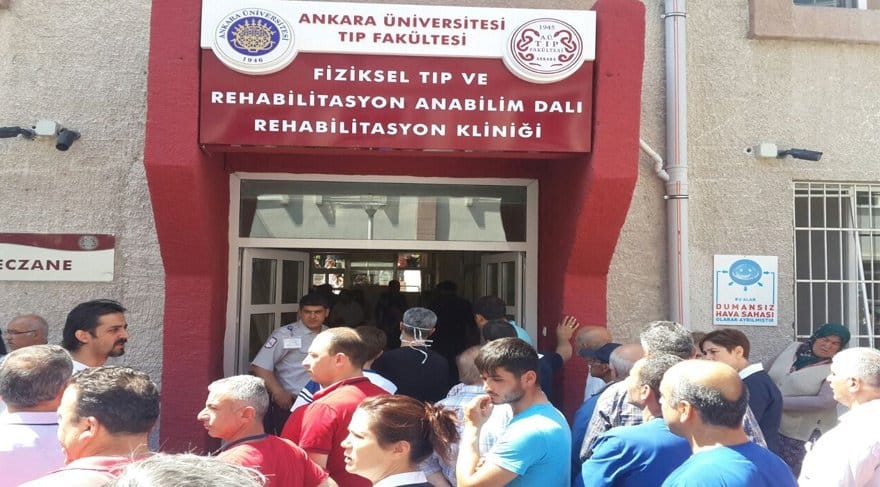 Lövöldöztek egy ankarai klinika gyógyszertárában, többen meghaltak