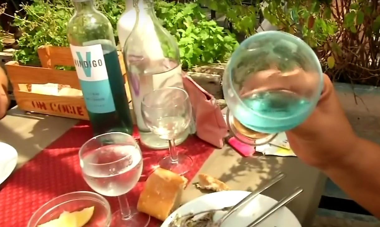 Világoskék bor: a nyár slágere vagy hatalmas átverés? (videó)