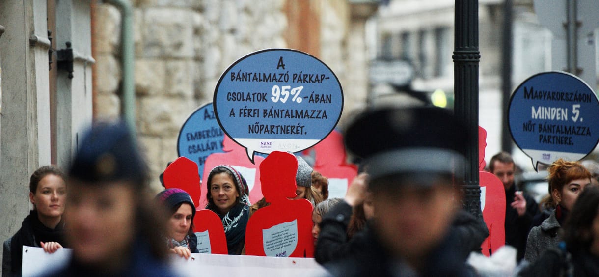 „Csak az igen jelenti azt, hogy igen” – ez kimaradt a nőket a nemi erőszaktól is védeni hivatott EU-s jogszabályból