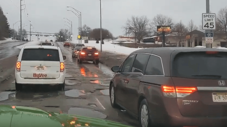 Szidjuk a kátyús útjainkat, aztán az USA-ban meg milyenek az utak? – Videó