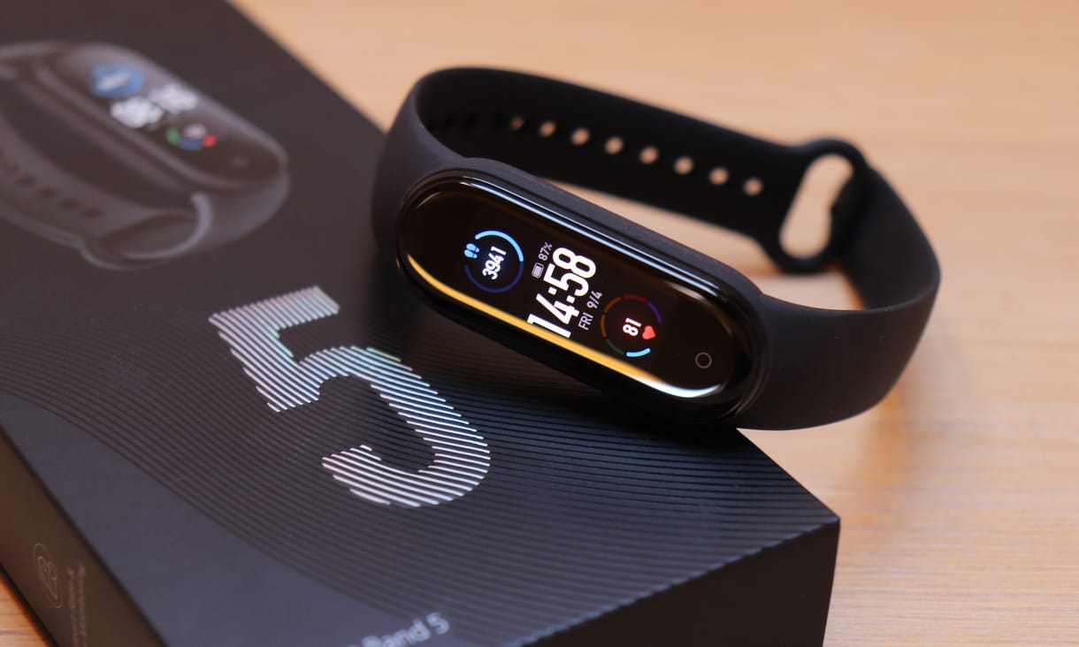 Mit tud egy 15 ezer forintos okos karpánt? Teszten a Xiaomi Mi Smart Band 5