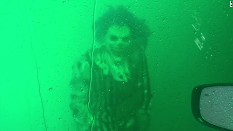 Videó: Üzletileg nagyon bejött a horror-autómosó