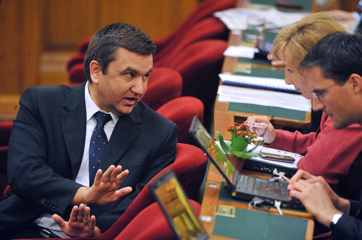 Még nehezebb lesz a fiataloknak: csökkenhet a pályakezdő minimálbér