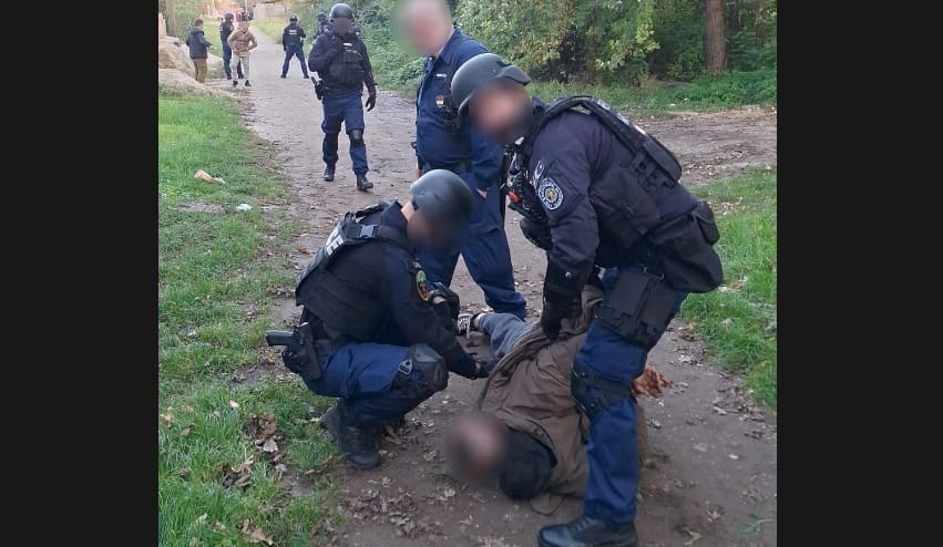 Elfogták a férfit, aki letépte egy utas nyakláncát a gödöllői HÉV-en