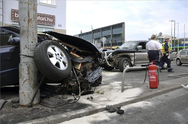 Valóságos csatateret hagyott maga után egy ámokfutó a Váci úton – fotó
