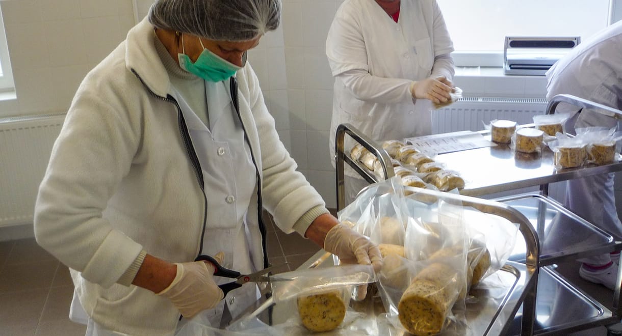 Elmentünk a „kolduló faluba”, ahol közmunkásfizetés jár a gyárigazgatónak