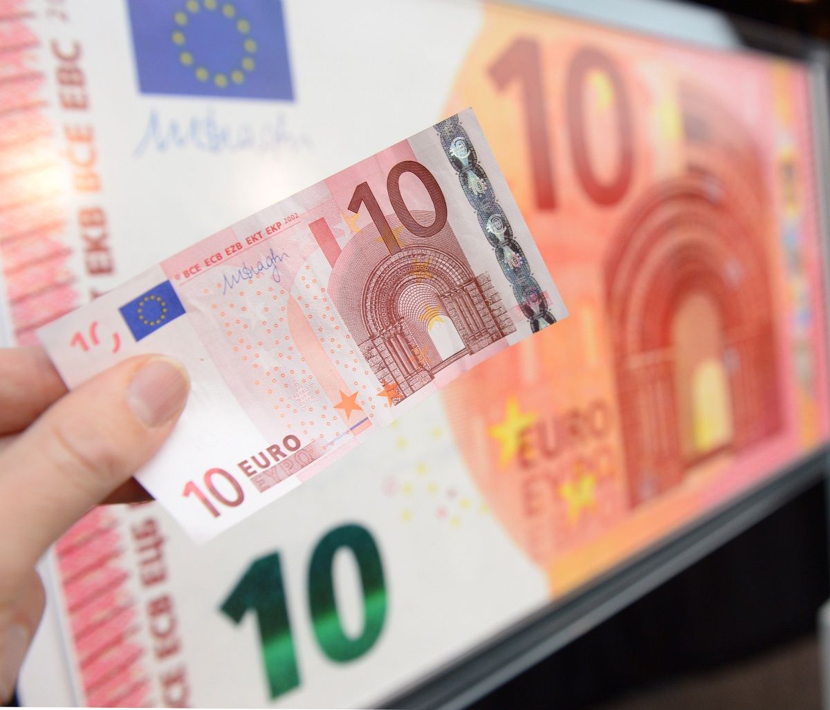 Litvánia bevezetheti az eurót, nekünk 