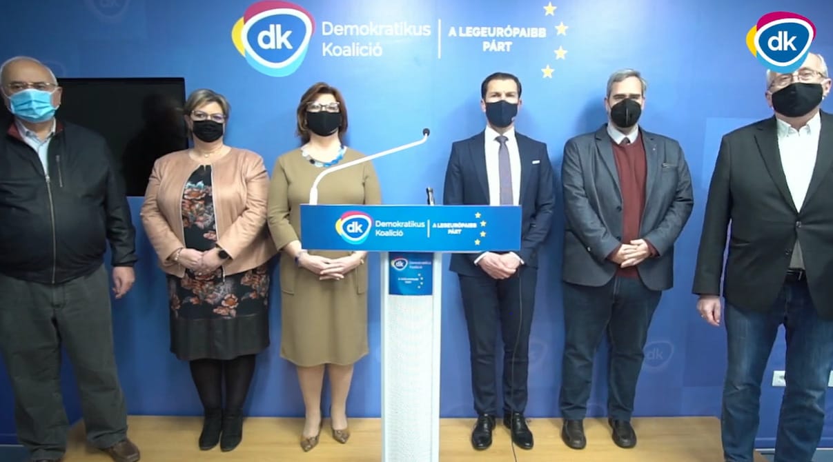 Káslerhez fordultak a DK-s polgármesterek, hogy kerületeikben csak az unió által jóváhagyott vakcinával oltsanak
