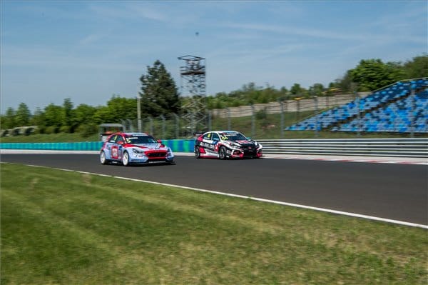 Michelisz Norbert csak harmadik lett az első futamon
