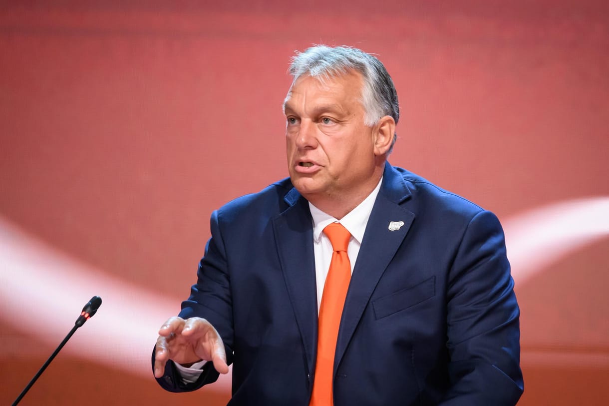 Politico: Orbán a magyar parlamentben torpedózhatja meg az EU mentőcsomagját