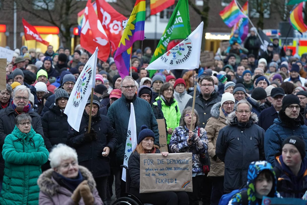 200 ezer ember tüntetett Németországban a szélsőjobboldali AfD ellen és a demokráciáért
