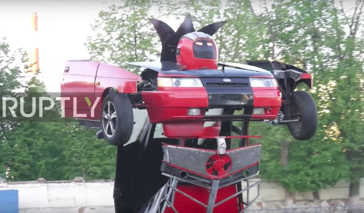 Mi nem volt még a Lada? Működő Transformert építettek belőle – videó