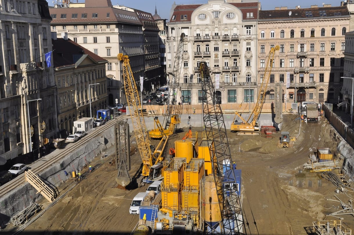 Fotó: Már épül a mélygarázs a József nádor téren