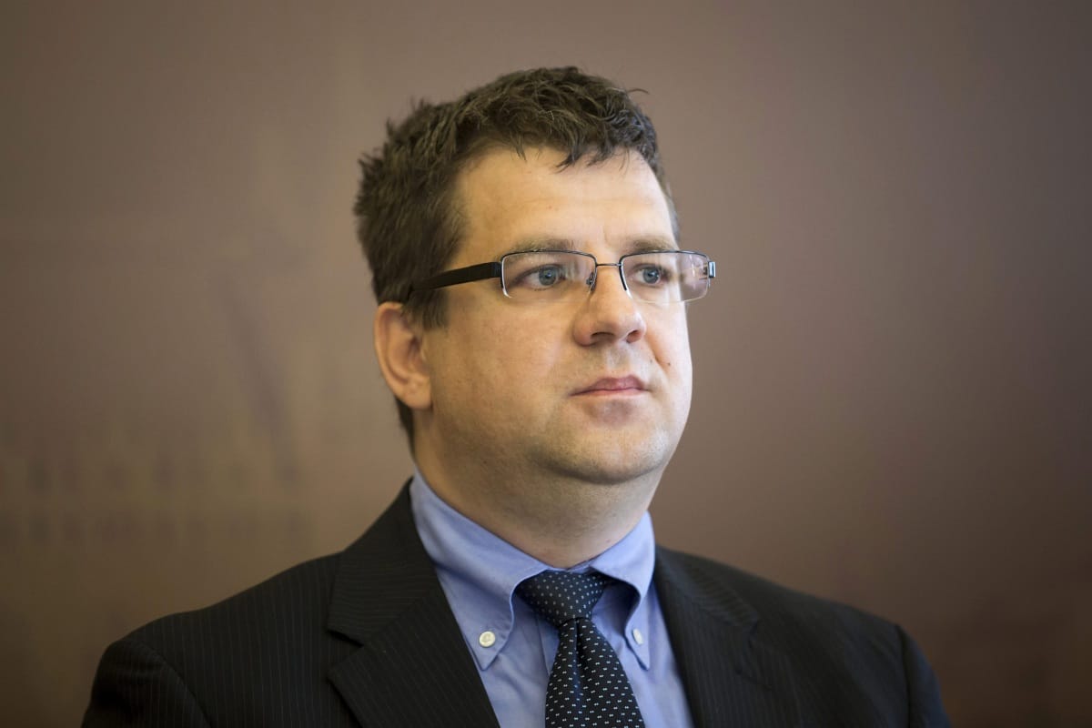 Bors: Horror áron vettek bútort Seszták minisztériumának cégei
