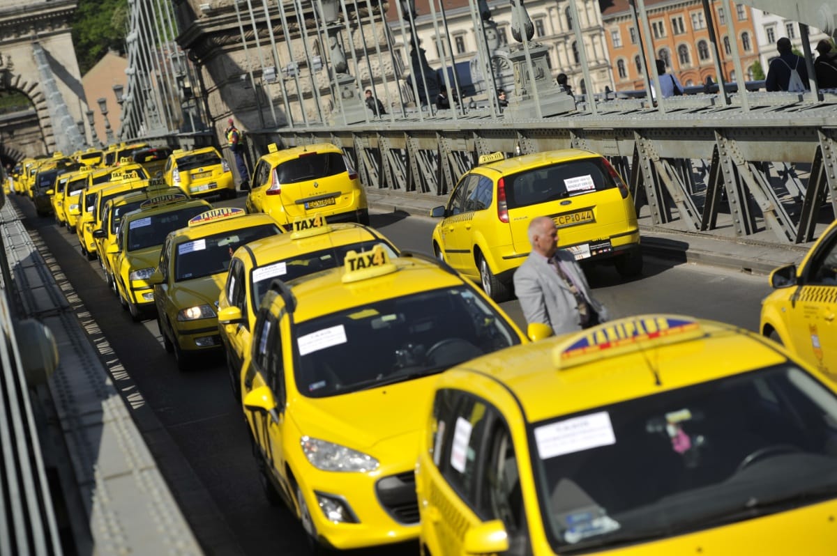 Már megvan a taxistüntetés egyik következménye: féláron van ma az Uber
