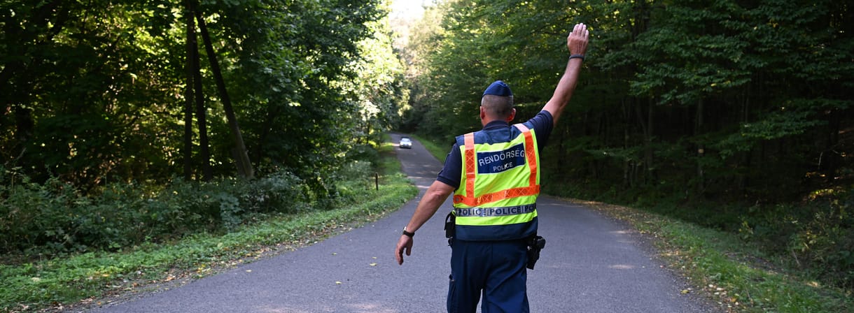 Figyelmeztető lövésekkel állítottak meg illegális migránsokat a rendőrök a szlovák határnál