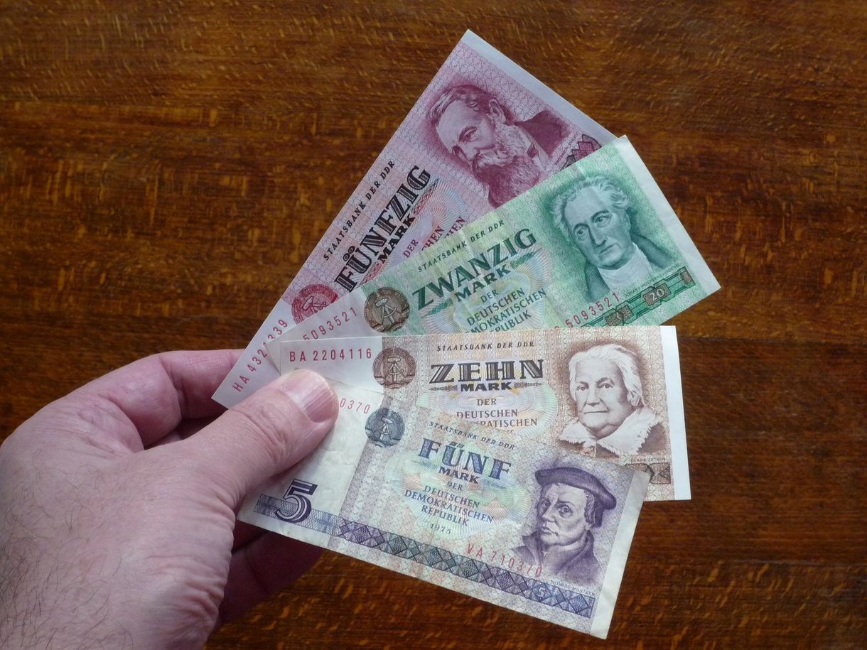A valutauniót még cáfolják, de az emberek már szabadulnak az NDK-márkától – 