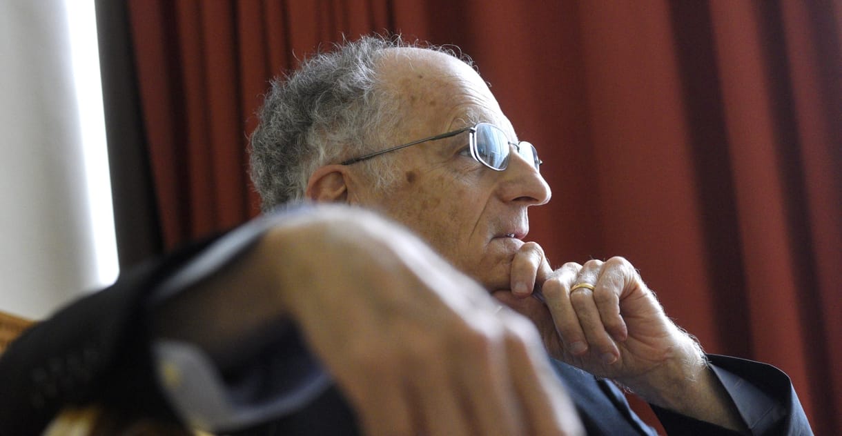 Egy Nobel-díjas, aki tíz magyarnak hálás