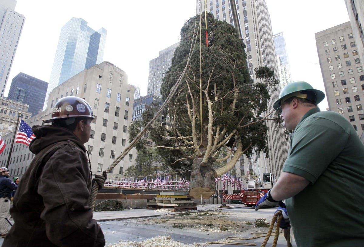 Karácsonyi díszbe öltöztek a New York-i üzletek 
