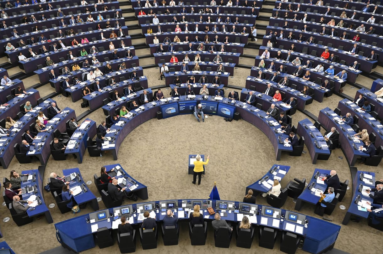 Political Capital: December 31-re látni fogjuk, mi lesz a Magyarországnak szánt uniós pénzek sorsa