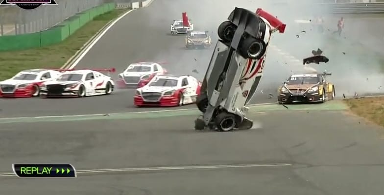 Videó: Brutális balesetet úszott meg Top Gear koreai műsorvezetője