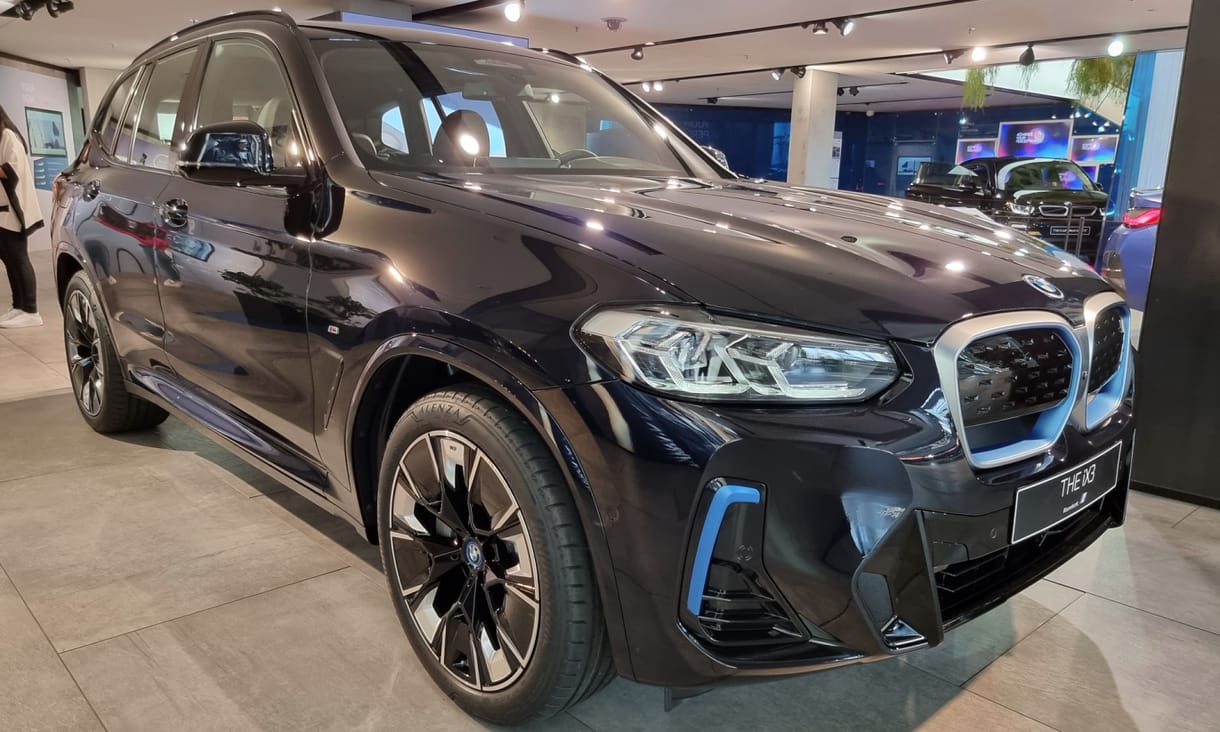 Elektromos BMW-vel bővült a hajdúsági rendőrök autóparkja