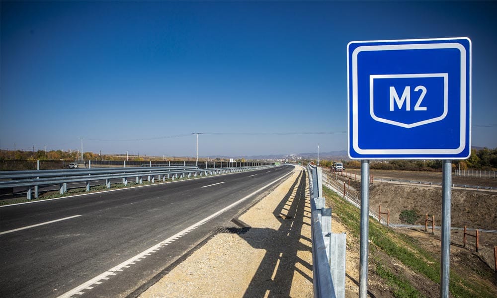 Az M2-es utat súlyos baleset miatt lezárták, az M3-ason pedig tíz kilométeres a torlódás