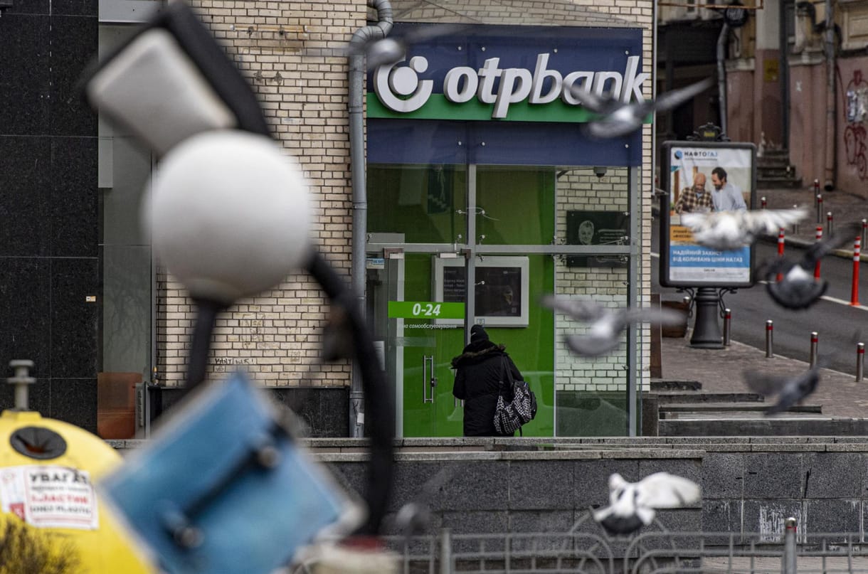 Az OTP állítja, nem kérték a magyar kormányt, hogy intézkedjen, amiért feketelistára kerültek Ukrajnában