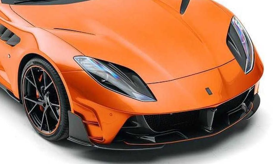 Kivagyiság kimaxolva: 840 lóerős narancssárga új Ferrari kabrió érkezett