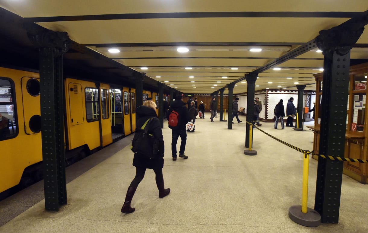 Gyanúsítottként hallgatta ki a rendőrség a jegyellenőröket, akik állítólag bántalmaztak két izraeli turistát