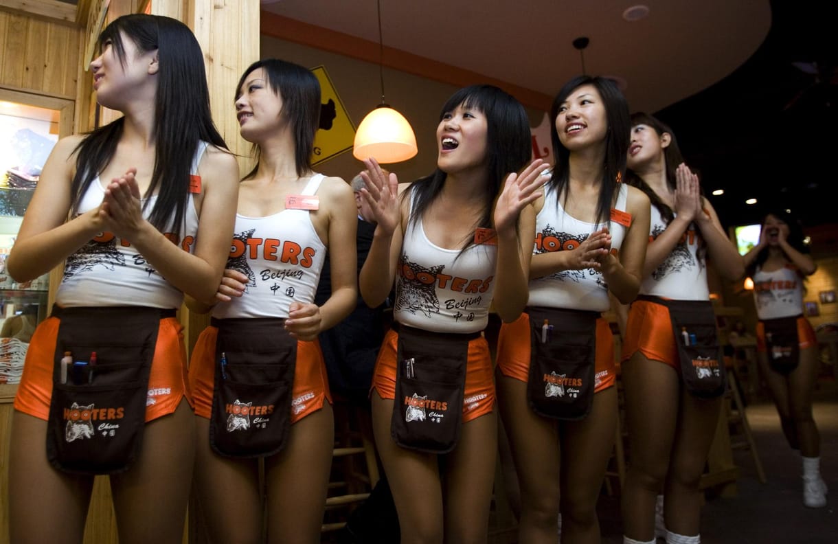 Álláskereső vetélkedőben keres lányokat a Hooters Budapesten
