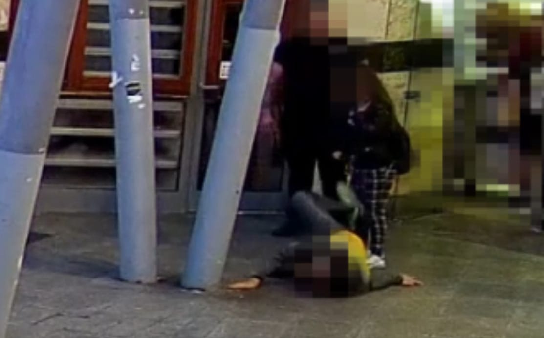 Videón, ahogy három embert is megüt egy férfi az Örs vezér téren - elítélték az elkövetőt