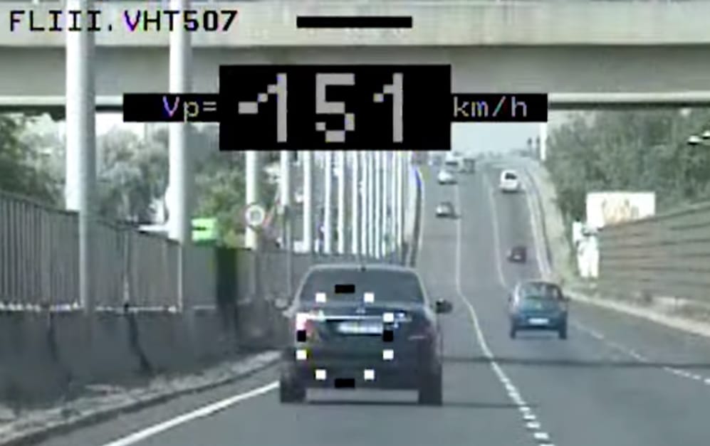 Így magyarázza a rendőrség a civil autók bevetését