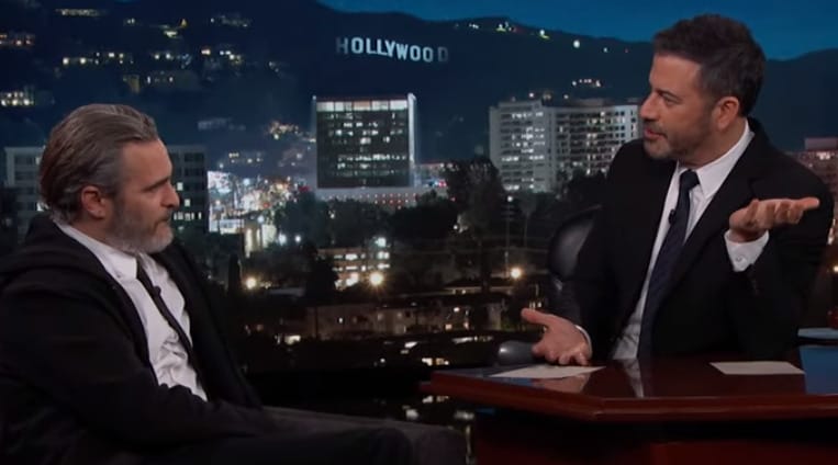 Viccnek szánták a videót, amin Joaquin Phoenix kiakad a Joker operatőrére