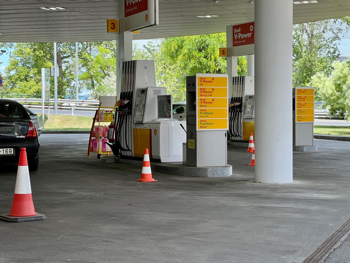Bezárja néhány benzinkútját a Shell az ellátás biztonsága érdekében
